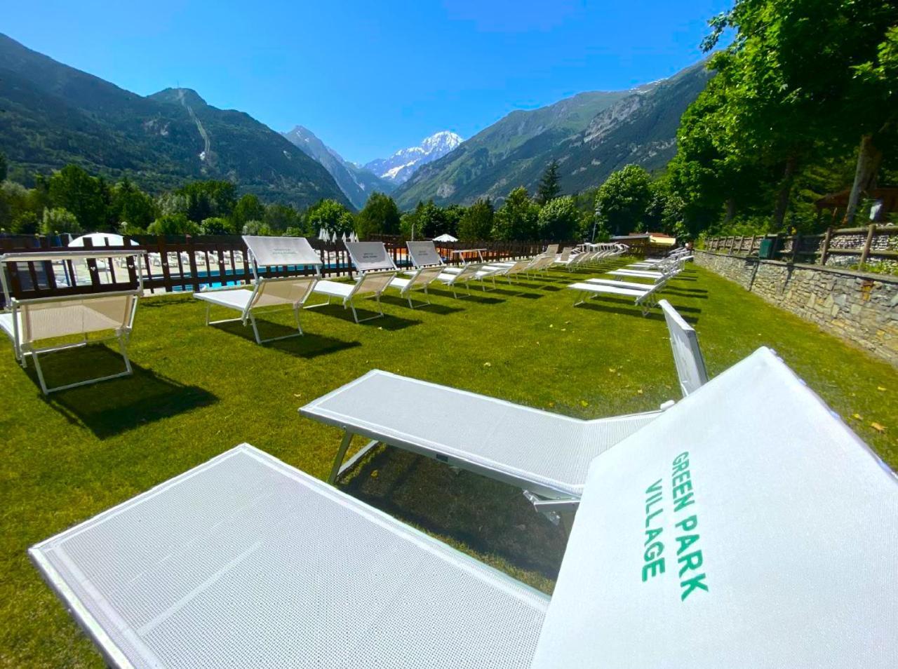 Bijoux Des Alpes - Mont Blanc Village La Salle Exterior foto